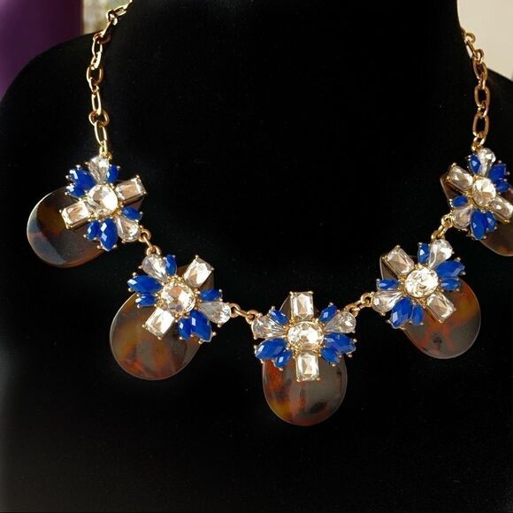 Faux tortoise blue crystal runway worthy necklace - Picture 2 of 6